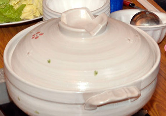 「おがわ作小屋村」で地元の食材を使用したお鍋で、交流会を行いました。